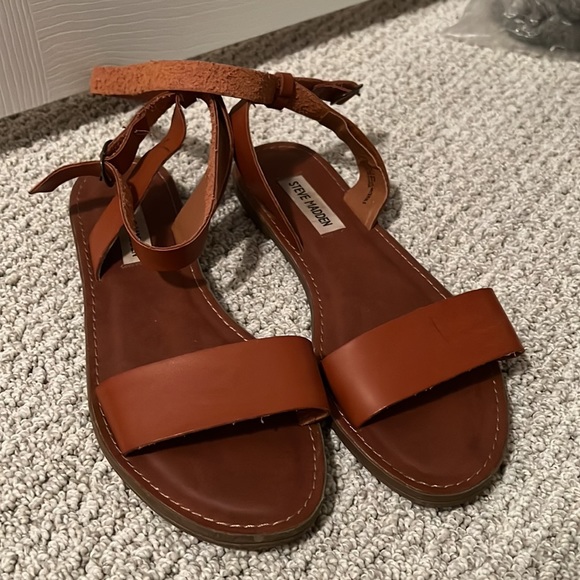 Steve Madden Sandal “DONDDI TAN LEATHER” - Picture 3 of 3